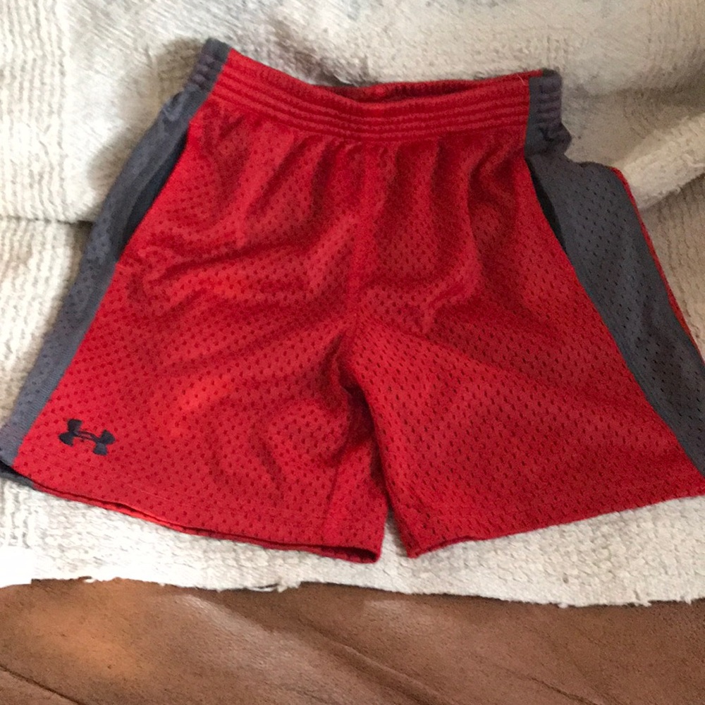 ***Final SALE***Under Armour boys shorts EUC!!